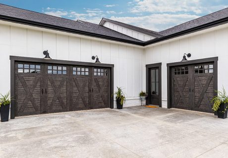 Canyon Ridge® Carriage House (4-Layer) garage doors