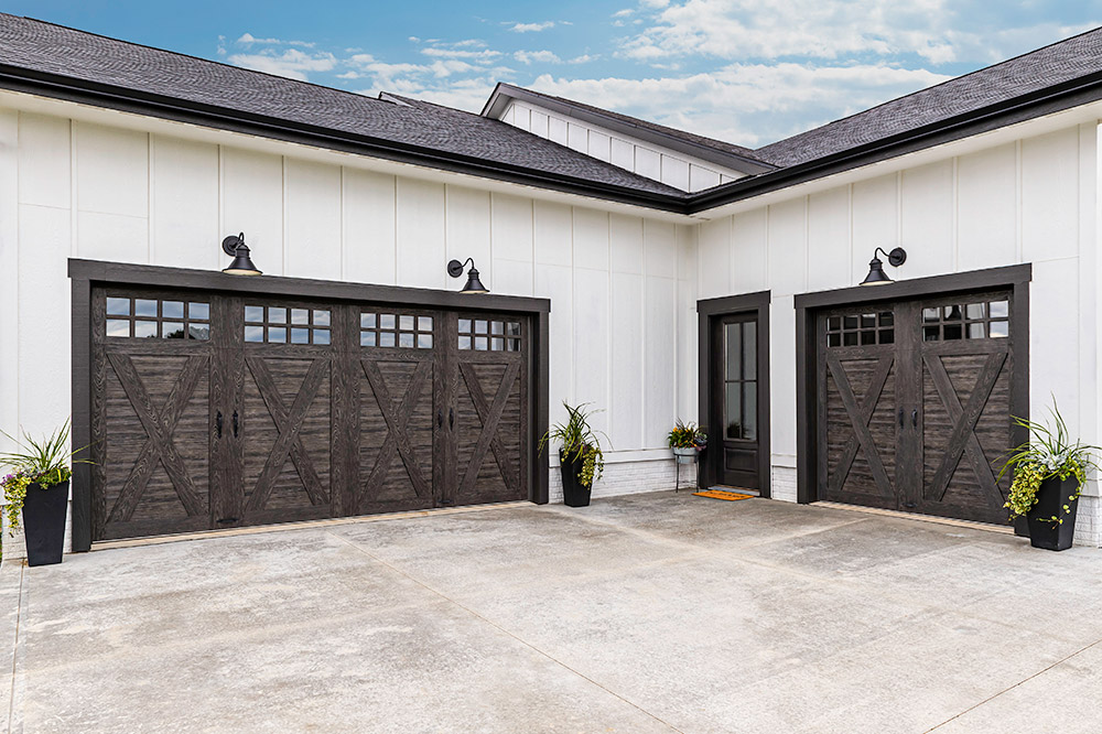 Canyon Ridge® Carriage House (4-Layer) garage doors